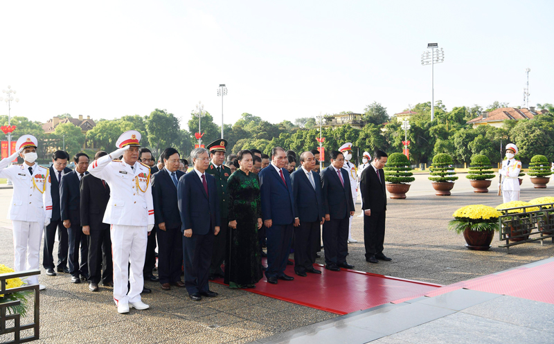 Lãnh đạo Đảng, Nhà nước và thành phố Hà Nội dâng hương tưởng niệm các Anh hùng liệt sĩ-2