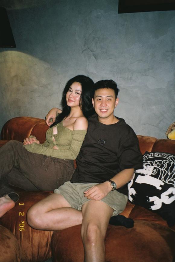 Hot girl tạp hóa Hàn Hằng phô vòng một căng tràn bờ khi diện bikini sánh vai cùng Huyme-2