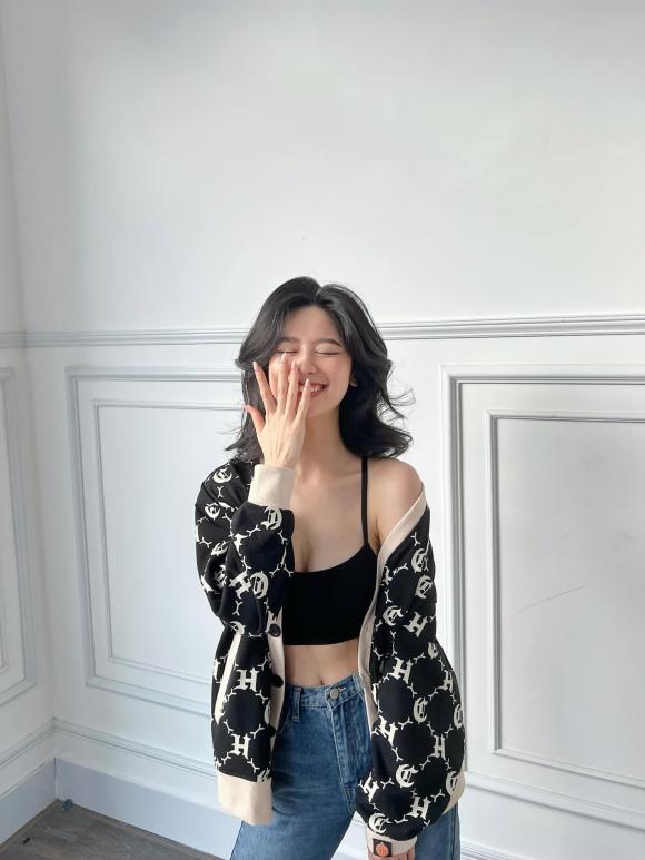 Hot girl tạp hóa Hàn Hằng phô vòng một căng tràn bờ khi diện bikini sánh vai cùng Huyme-8