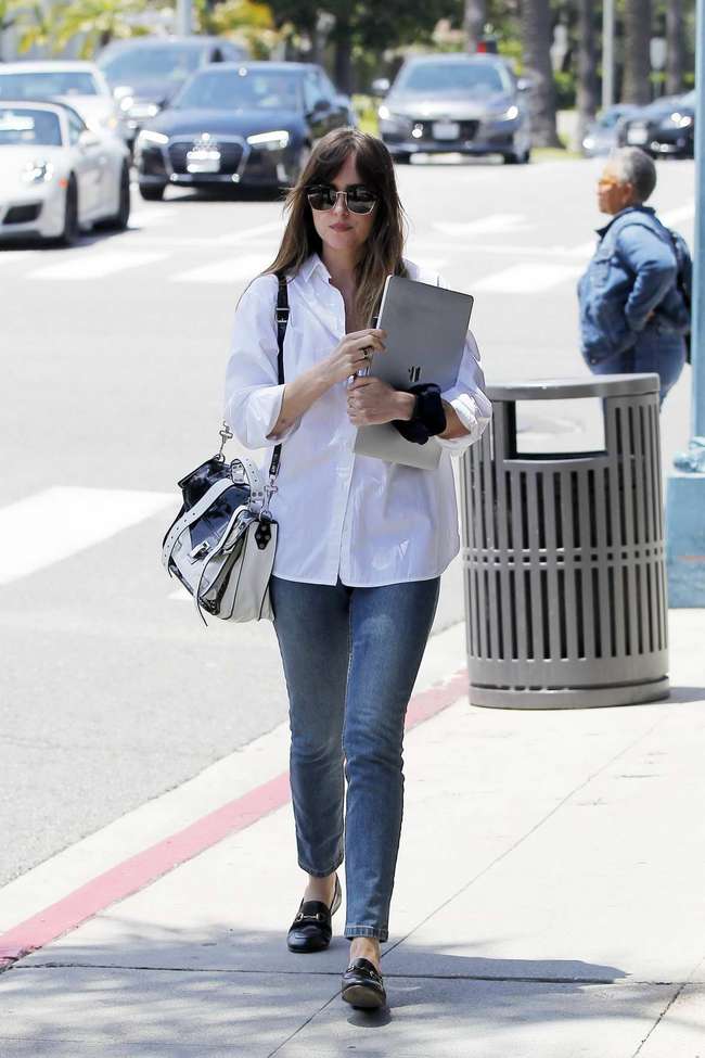 Muốn trẻ hóa style công sở, chị em hãy tham khảo 13 set đồ của sao Hollywood-7