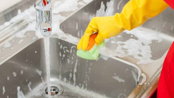 Đặt quả bóng bay vào bồn rửa bát có mục đích này, ai biết rồi cũng khen ngợi cách làm thông minh-1