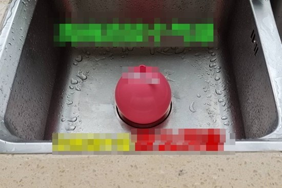 Đặt quả bóng bay vào bồn rửa bát có mục đích này, ai biết rồi cũng khen ngợi cách làm thông minh