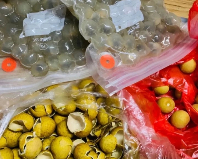 Cảnh chàng trai quỳ tỏ tình, ép cô gái đồng ý làm người yêu gây bức xúc: Hy sinh vì tình yêu hay chỉ để thỏa mãn chính mình?-7