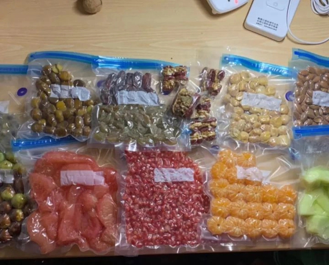 Cảnh chàng trai quỳ tỏ tình, ép cô gái đồng ý làm người yêu gây bức xúc: Hy sinh vì tình yêu hay chỉ để thỏa mãn chính mình?-9