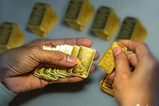 Giá vàng hôm nay 28/7: USD rập rình trên đỉnh 20 năm, vàng biến động mạnh