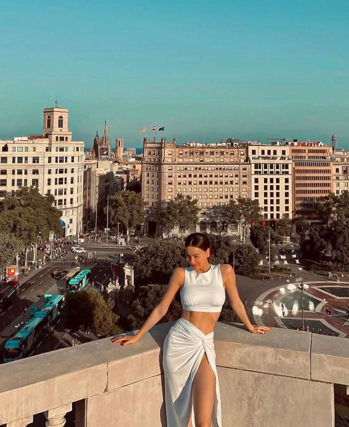 Cơ bụng săn chắc của bà mẹ ba con Hồ Ngọc Hà-3