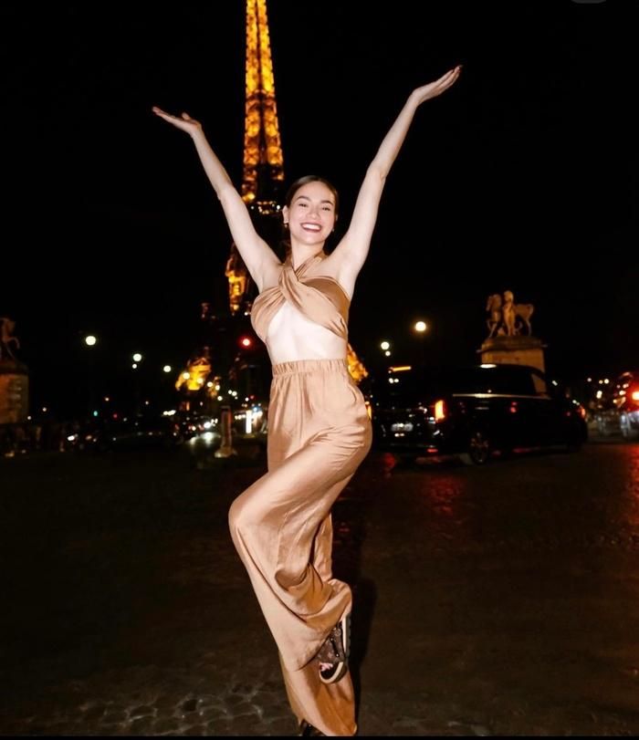 Cơ bụng săn chắc của bà mẹ ba con Hồ Ngọc Hà-6