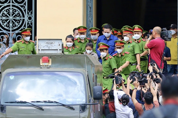 Bình Phước: Bé gái nghi bị bạo hành với nhiều vết thương chi chít trên cơ thể-2