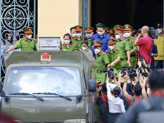 Diễn biến mới vụ bé gái 8 tuổi bị bạo hành tử vong ở TP.HCM-1