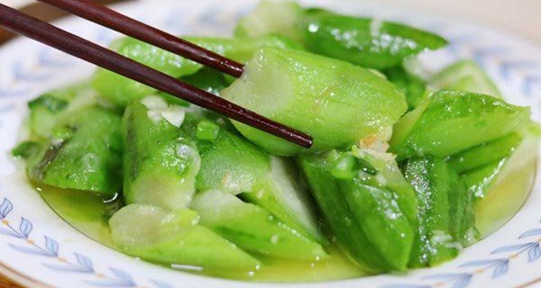 10 lần xào mướp 9 lần thâm đen: Học đầu bếp làm thêm bước này mướp xanh mướt, ít ra nước-1