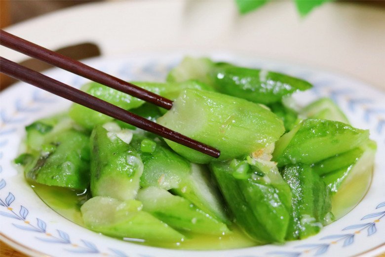 10 lần xào mướp 9 lần thâm đen: Học đầu bếp làm thêm bước này mướp xanh mướt, ít ra nước-5