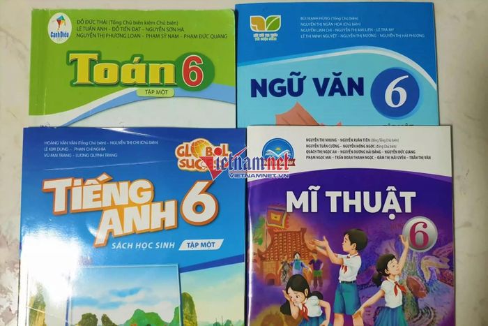 Trường học dùng 4 bộ SGK khác nhau: Giáo viên rất có trách nhiệm-1