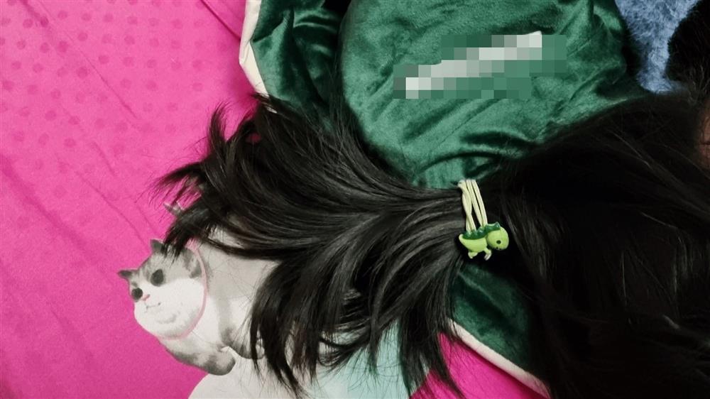 Khi ngủ nhớ lót một chiếc tất dưới gối, sau khi đọc xong bạn sẽ bất ngờ với công dụng này-3