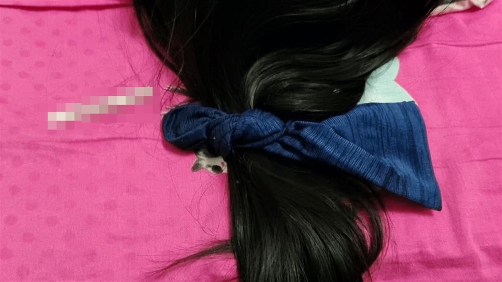 Khi ngủ nhớ lót một chiếc tất dưới gối, sau khi đọc xong bạn sẽ bất ngờ với công dụng này-4