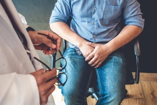 Dấu hiệu cảnh báo ung thư nam giới thường bỏ qua