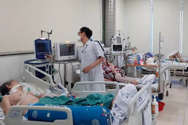 Bệnh nhân Covid-19 nặng tăng mạnh, nơi kín giường, chỗ phải tái lập đơn vị hồi sức-2