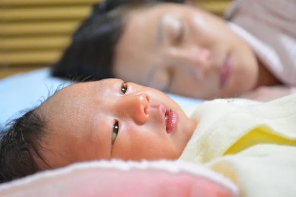 Chuyện thật như hài: Bác sĩ mổ cho mẹ bầu 6 tháng, thấy thai nhỏ quá nên khâu lại rồi cho về-3
