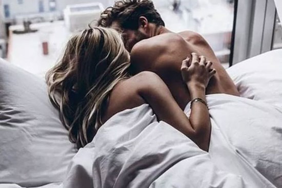 Mở máy tính của vợ để cho con xem phim hoạt hình, chồng hoảng sợ khi nhìn thấy thứ bên trong