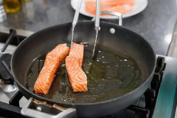 4 công dụng cực tốt khi đều đặn ăn cá hồi không phải ai cũng biết-3