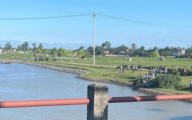 Bé gái 14 tuổi rơi xuống cống thủy lợi-1