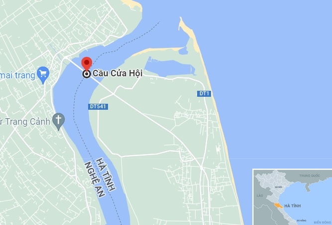 Ôtô tải suýt tông nhóm 20 người dàn hàng chụp ảnh trên cầu Cửa Hội-2