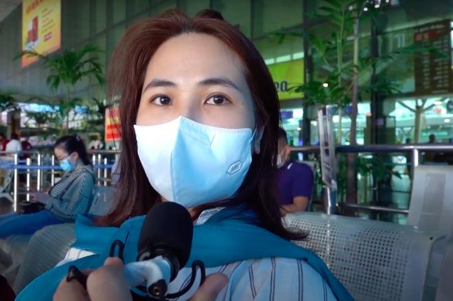 Clip: Hành khách ở Tân Sơn Nhất nói sẽ gọi ngay nhân viên an ninh, đề nghị cấm bay những TikToker làm trò-6