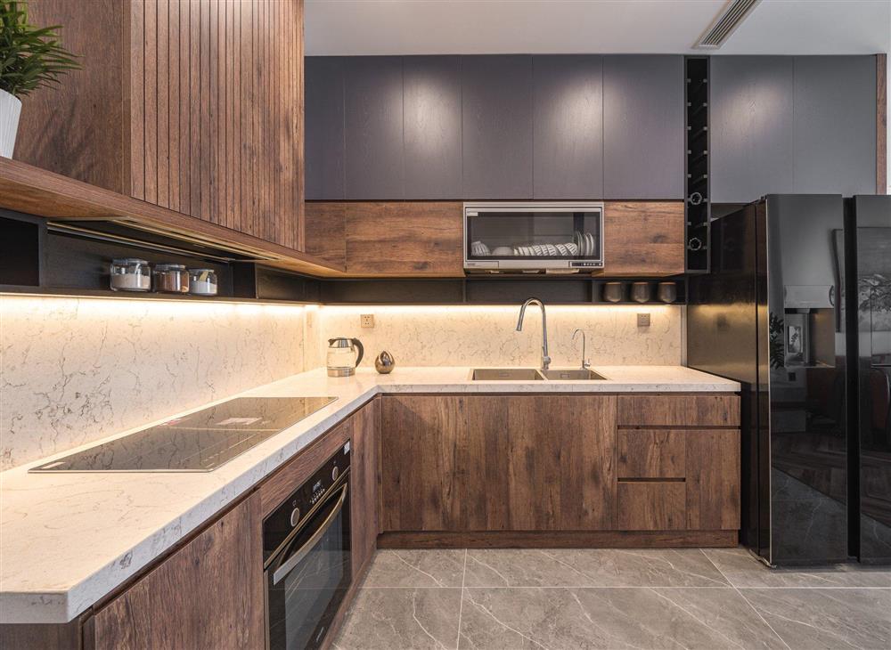 Căn hộ hiện đại, sử dụng dày đặc các hệ tủ nhưng vẫn thoáng đãng bất ngờ-10