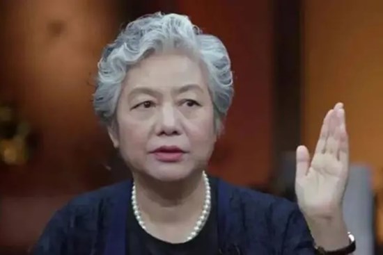 Chuyên gia giáo dục nổi tiếng: Được cho mặc đẹp sớm, con trẻ dễ... sinh hư!