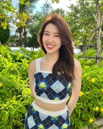 Tủ đồ hè toàn áo 2 dây croptop xinh hết nấc của Thúy Ngân-9