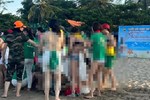 Nhóm nữ du khách cởi áo ngực chơi team building ở bãi biển: Làm bản tường trình, xin lỗi-2