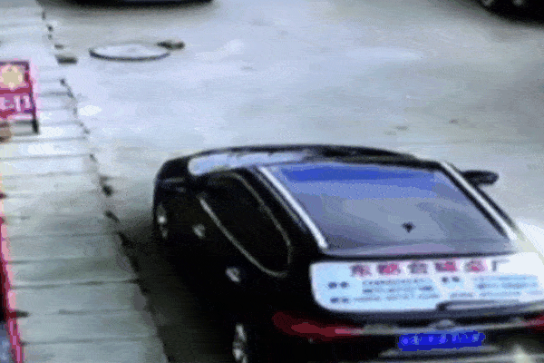 Bé gái 4 tháng tuổi sống sót thần kỳ trong đống đổ nát của tòa nhà 4 tầng bị sập-1