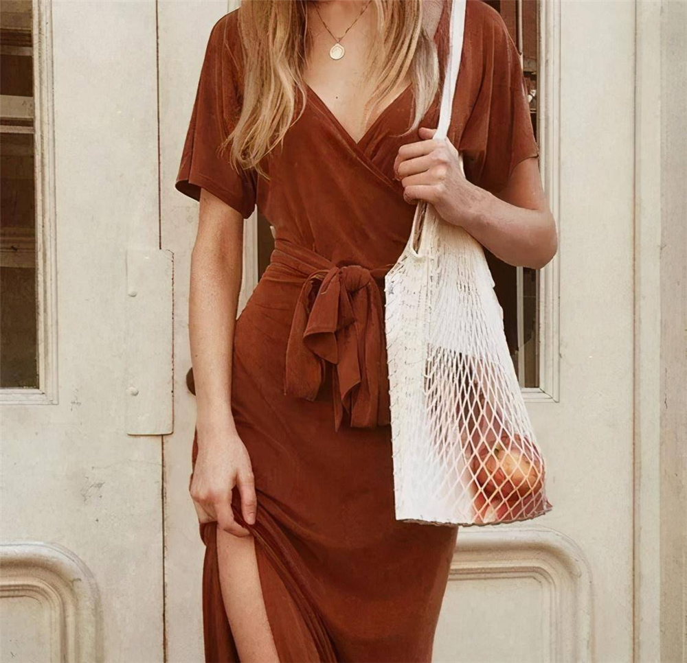 Kiểu váy liền này giúp che bụng mỡ triệt để, nàng nào diện lên cũng cao ráo thon gọn-3