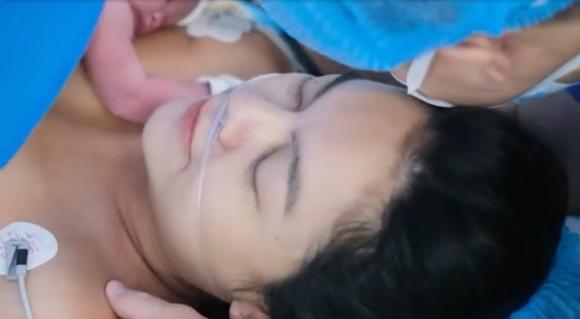 Phạm Quỳnh Anh khoe hành trình sinh nở: Luôn được bạn trai chăm từng chút, khoảnh khắc nhóc tì chào đời gây xúc động-15