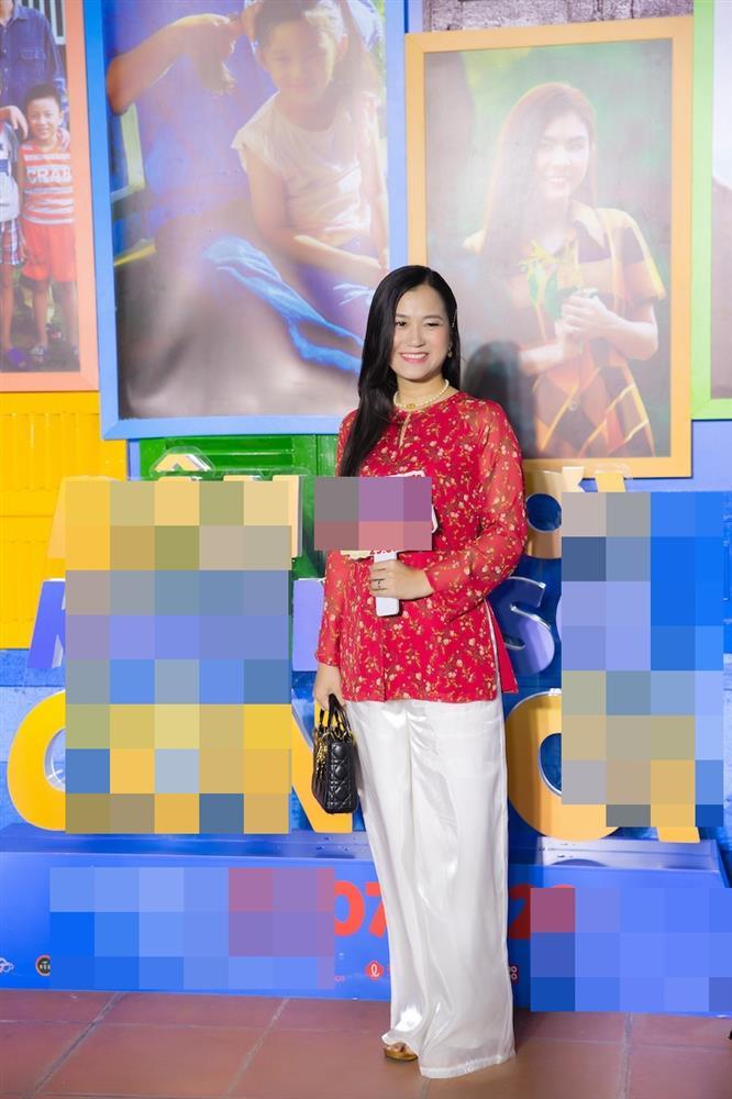 Lâm Vỹ Dạ mặc đồ như thím nhưng xách túi hiệu trăm triệu lạc quẻ-2