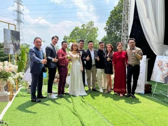 Lâm Vỹ Dạ mặc đồ như thím nhưng xách túi hiệu trăm triệu lạc quẻ-6