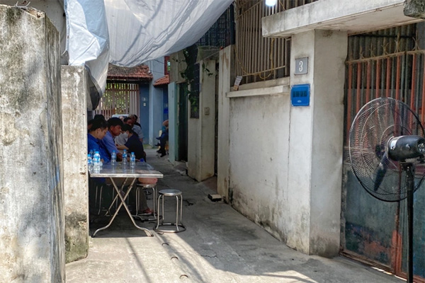 Một phụ nữ tố bị chồng cũ vác búa đuổi đánh, tạt nước sôi-2