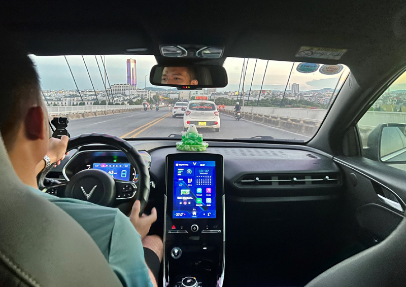 Chủ xe VinFast VF e34: ‘Món hời về công nghệ, trải nghiệm thú vị trong tầm giá-2