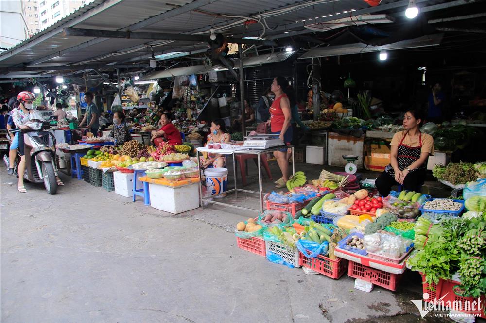 Xăng giảm liên tục giá cả vẫn tăng cao, hàng ở chợ đắt hơn siêu thị-1