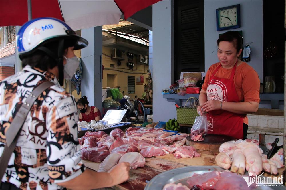 Xăng giảm liên tục giá cả vẫn tăng cao, hàng ở chợ đắt hơn siêu thị-2