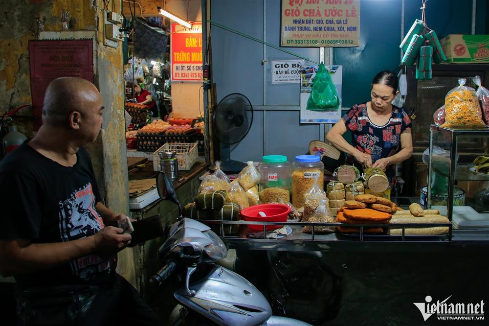 Xăng giảm liên tục giá cả vẫn tăng cao, hàng ở chợ đắt hơn siêu thị-3