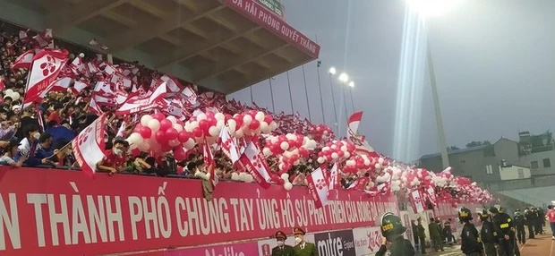 Đề phòng CĐV Hải Phòng làm loạn, sân Thống Nhất tăng cường chó nghiệp vụ-1