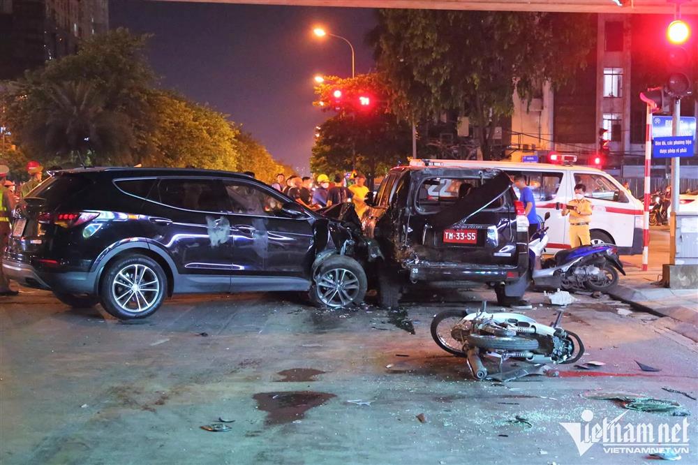 Vụ ô tô đâm hàng loạt xe ở Hà Nội, tài xế khai có tiền sử bị động kinh-2