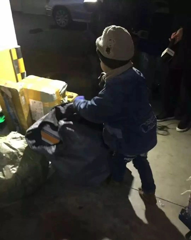 Chuyện cụ bà xin ăn cho con trai bị liệt từng học trường danh giá hé lộ sự thật: Người ngay thẳng luôn giữ được sơ tâm!-4