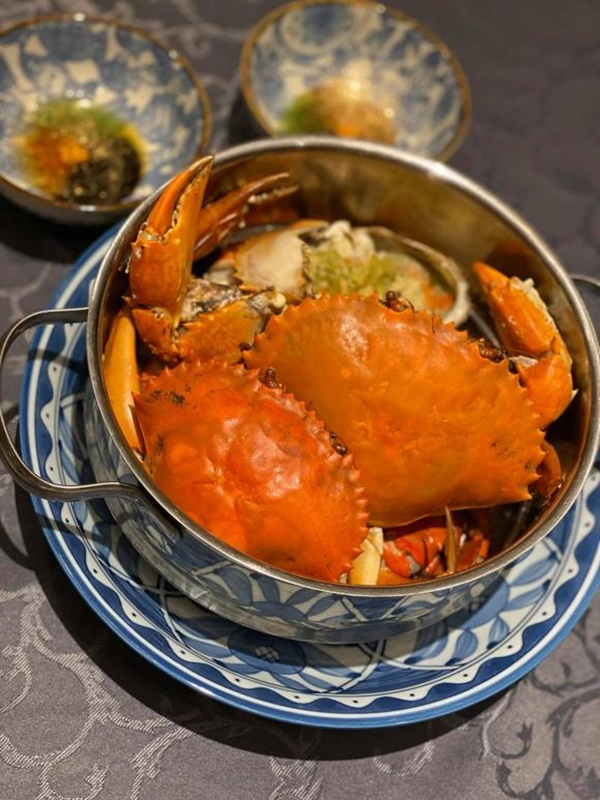 Cách hấp cua chín lòng đào ngon tuyệt, muốn thưởng thức đúng hương vị đừng bỏ qua bước sơ chế này-1