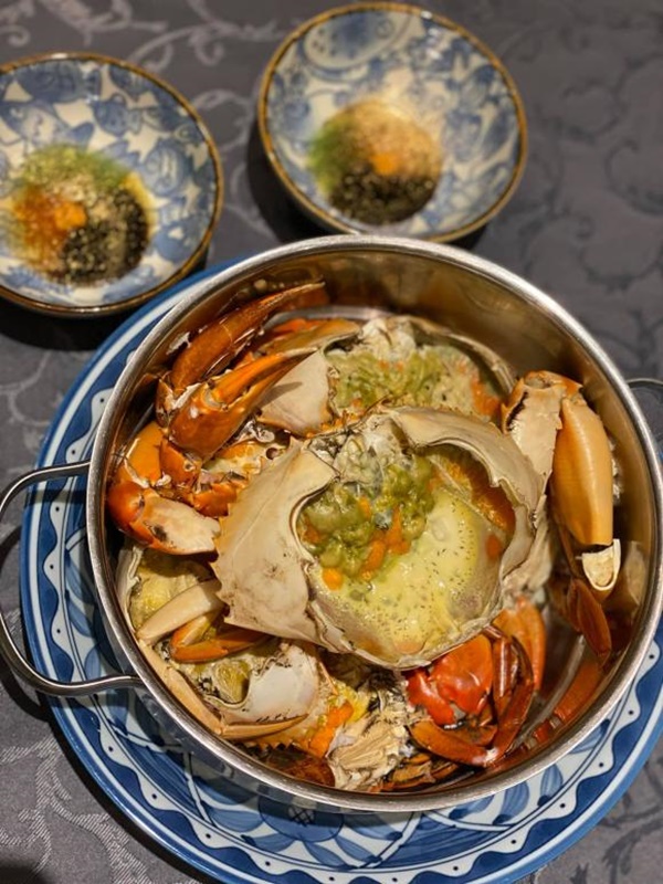 Cách hấp cua chín lòng đào ngon tuyệt, muốn thưởng thức đúng hương vị đừng bỏ qua bước sơ chế này-2