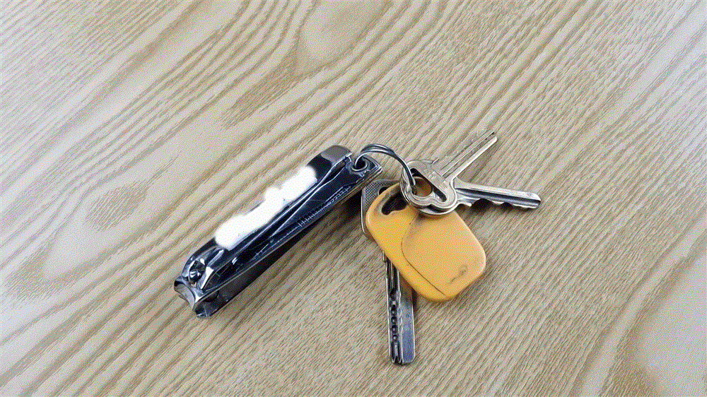 Lỗ tròn nhỏ' ở đầu bấm móng tay ẩn chứa một chức năng thật thông minh