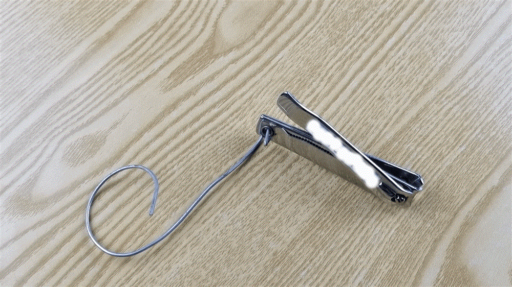 Lỗ tròn nhỏ ở đầu bấm móng tay ẩn chứa một chức năng thật thông minh mà ít người biết-2