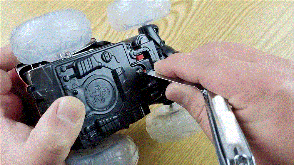 Lỗ tròn nhỏ ở đầu bấm móng tay ẩn chứa một chức năng thật thông minh mà ít người biết-3