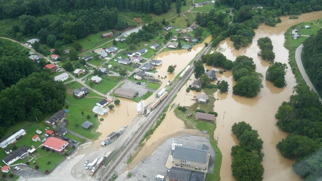 Mỹ: Mưa lớn gây đại hồng thủy ở Kentucky, 16 người thiệt mạng-1