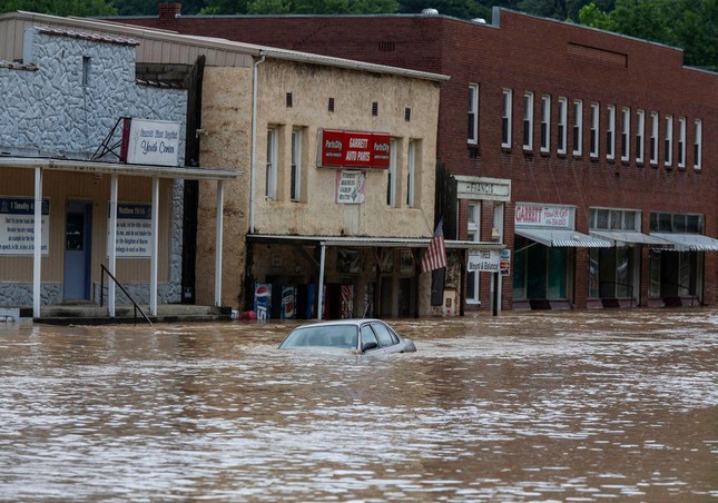 Mỹ: Mưa lớn gây đại hồng thủy ở Kentucky, 16 người thiệt mạng-3